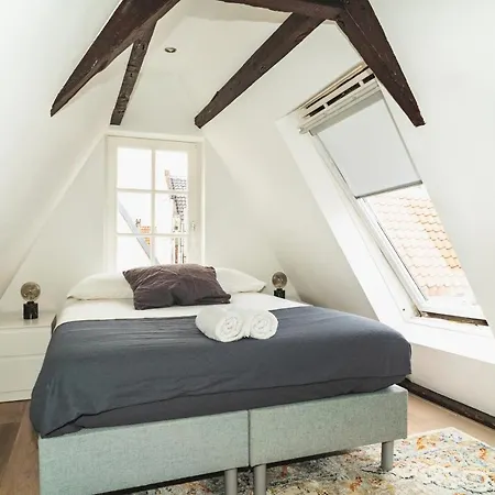 De Achterkamer, A Tiny Attic On The Herengracht *